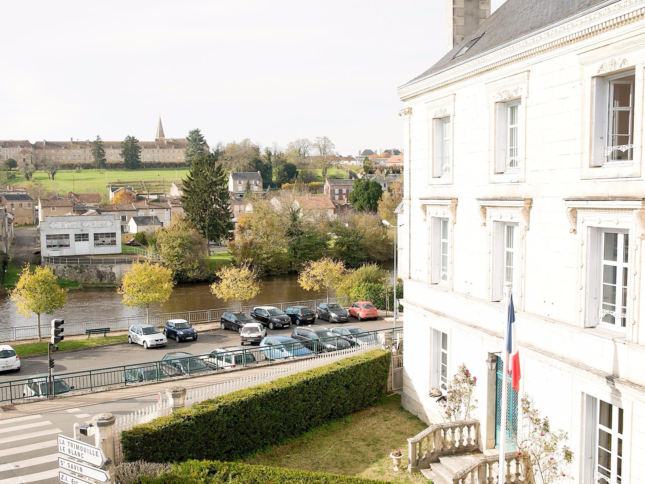Logis Hotel De France Restaurant Le Lucullus Montmorillon Luaran gambar