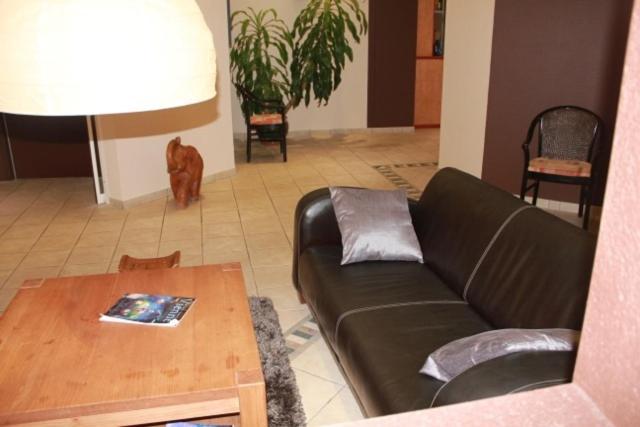 Logis Hotel De France Restaurant Le Lucullus Montmorillon Luaran gambar