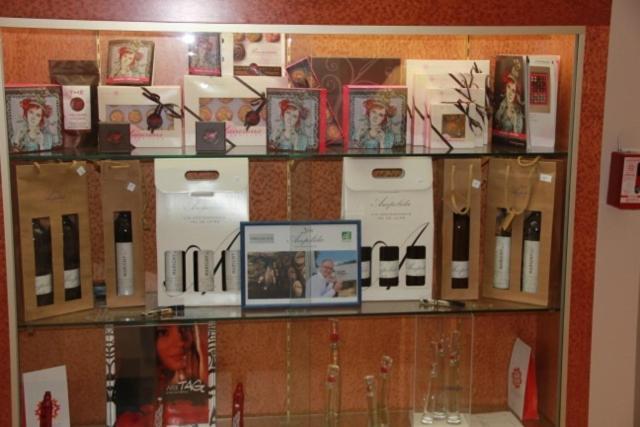 Logis Hotel De France Restaurant Le Lucullus Montmorillon Luaran gambar